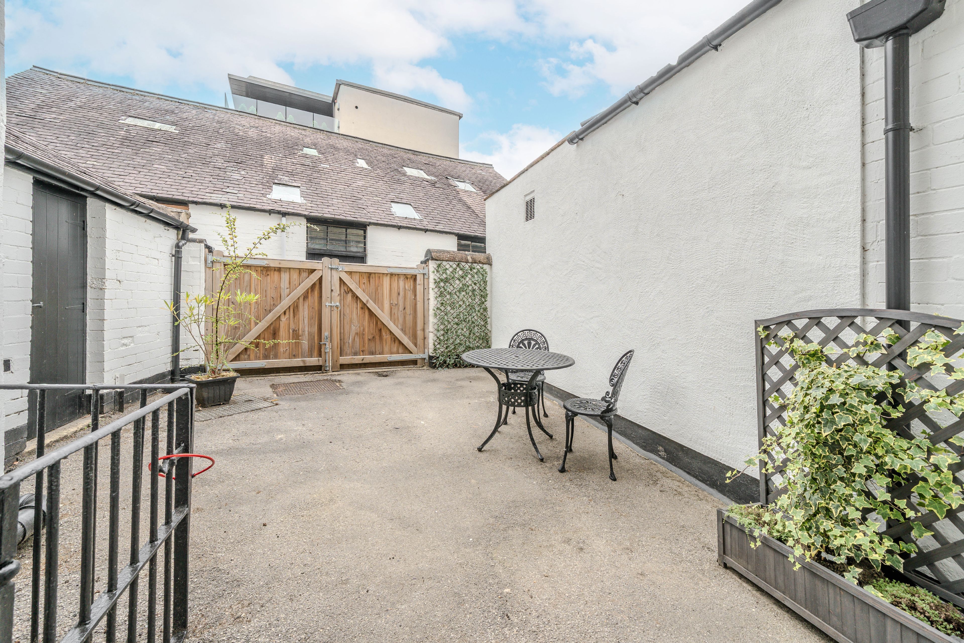 Apt 1 9 East Park Road - image 14