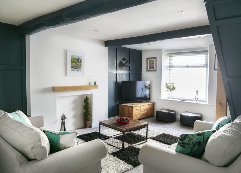 White Cottage Deluxe 2 Bedroom Apartment - image 1